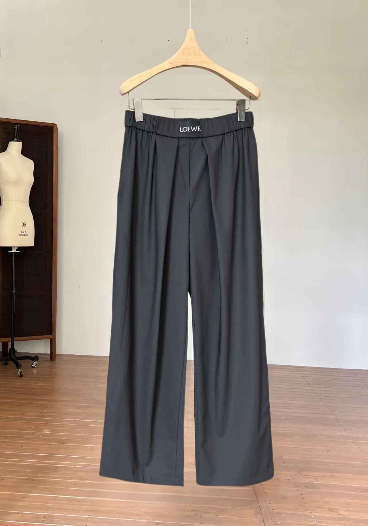 Women's Trousers LOEWE 17322345