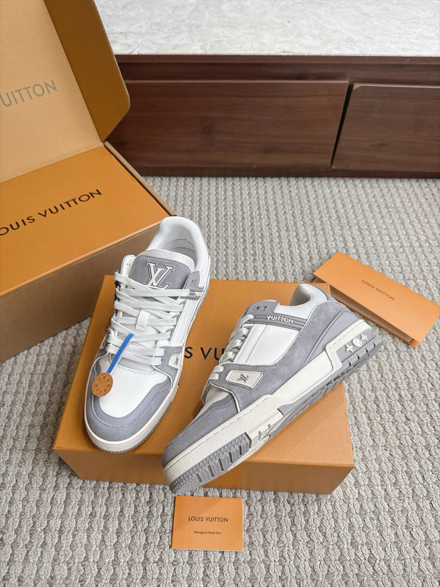 Men's Sneakers LOUIS VUITTON 18039311