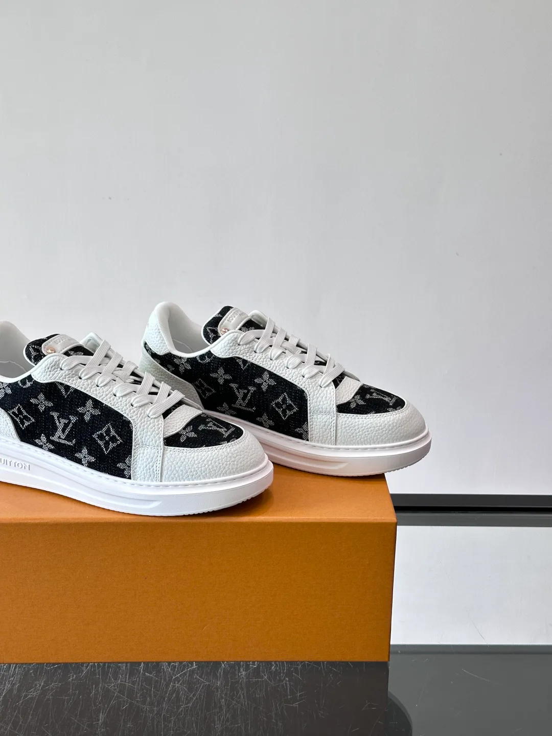 Men's Sneakers LOUIS VUITTON 17863573