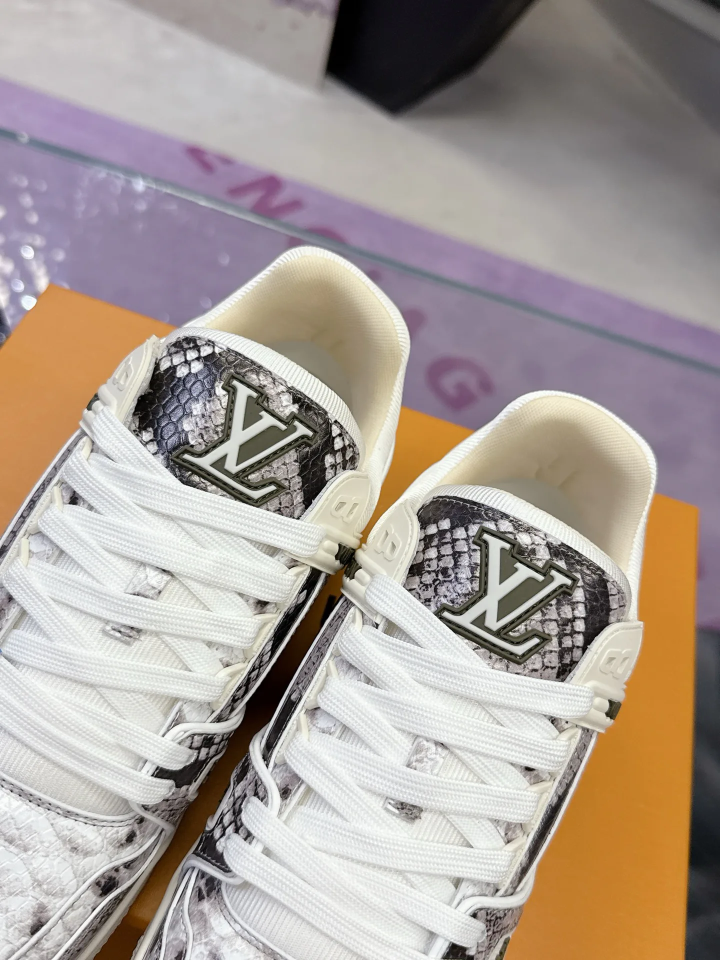 Men's Sneakers LOUIS VUITTON 17530407