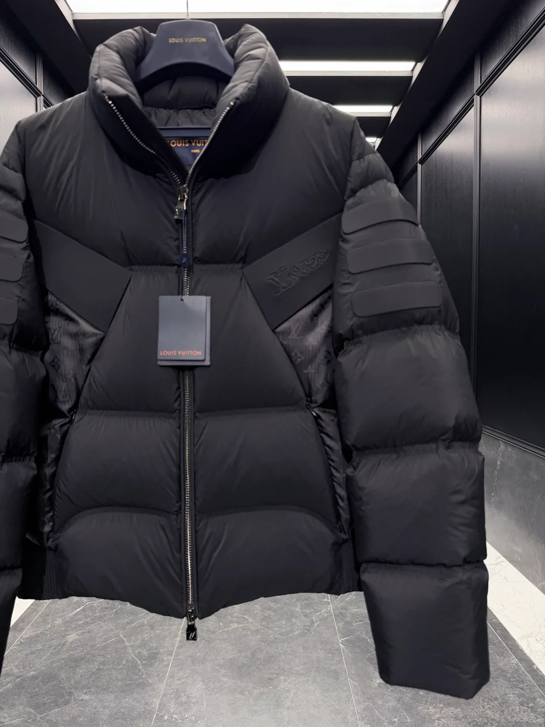 Men's Jackets And Down Jackets LOUIS VUITTON 17091326