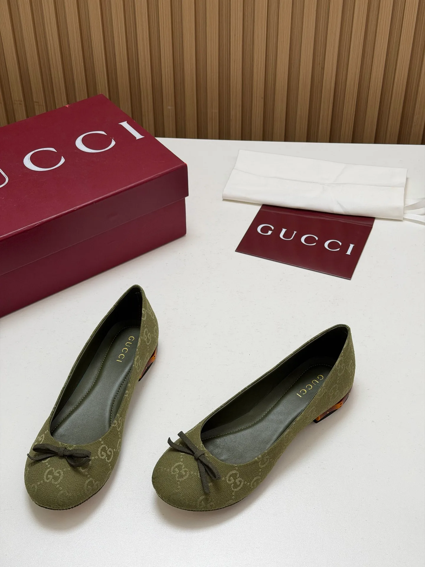 Women's Ballet Flats GUCCI 18396254
