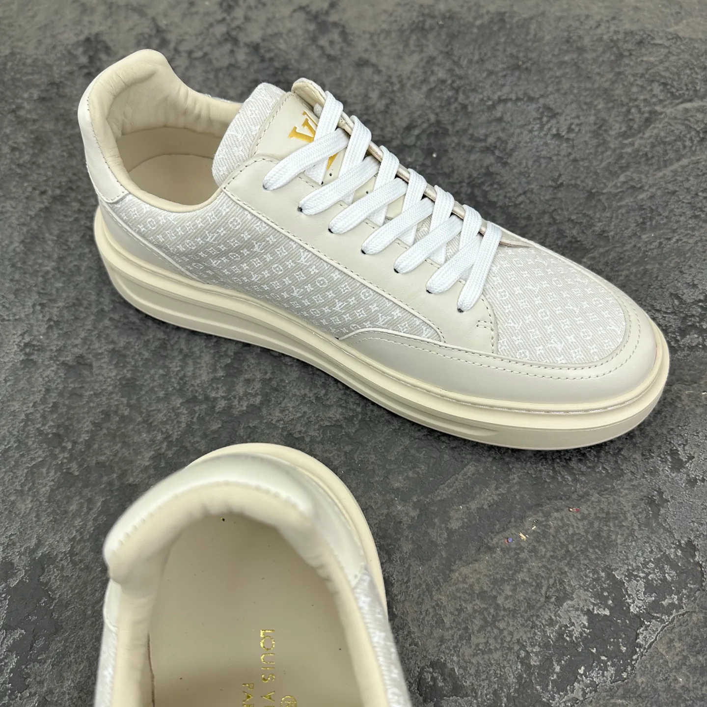 Men's Sneakers LOUIS VUITTON 18154147
