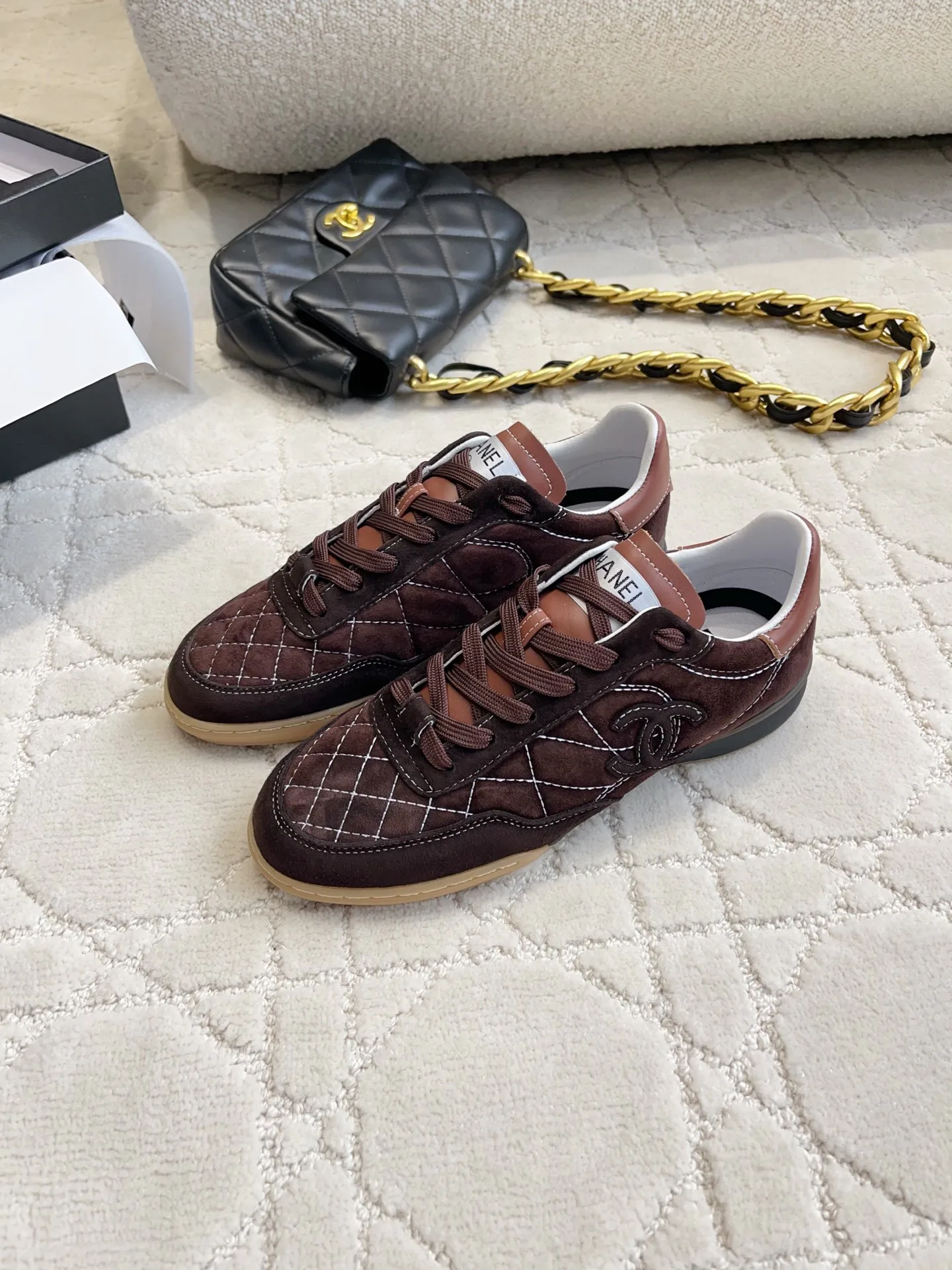 Women's Sneakers CHANEL 17936556