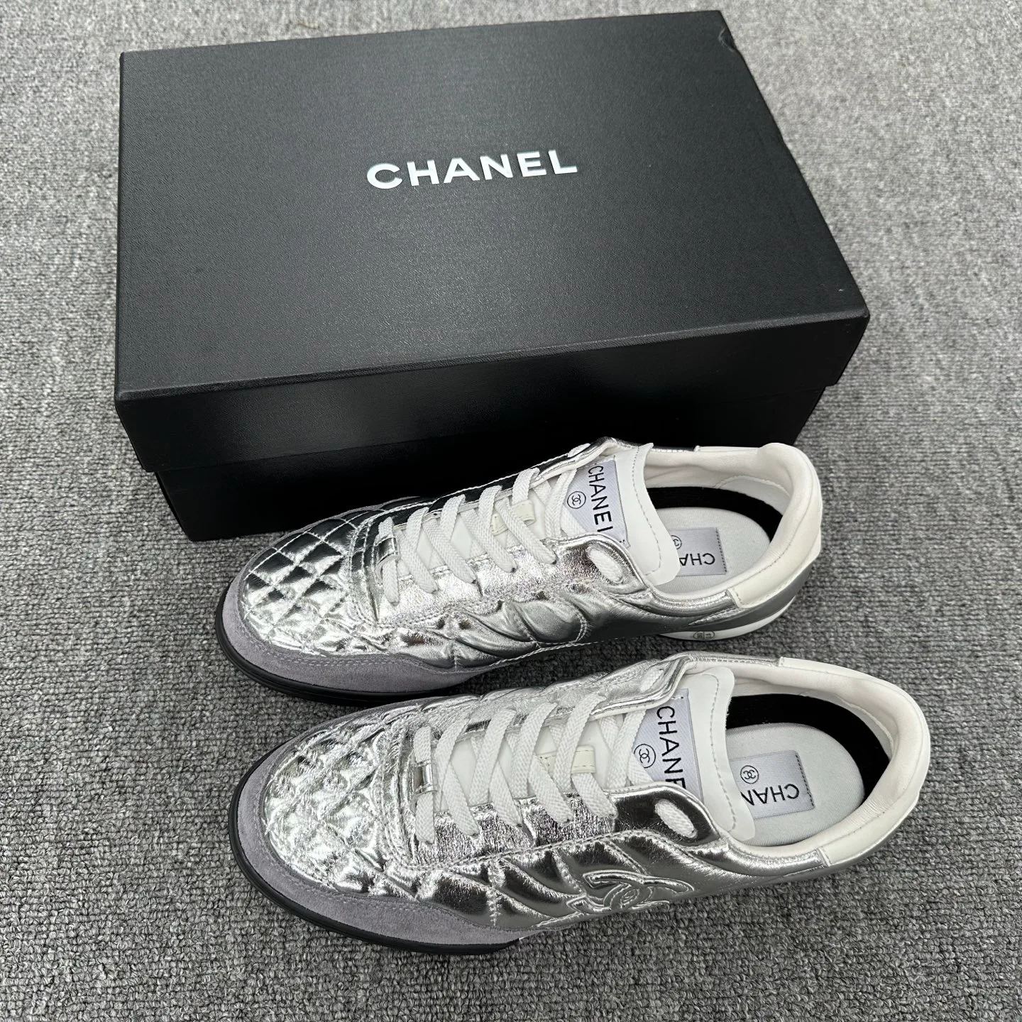 Women's Sneakers CHANEL 18076097
