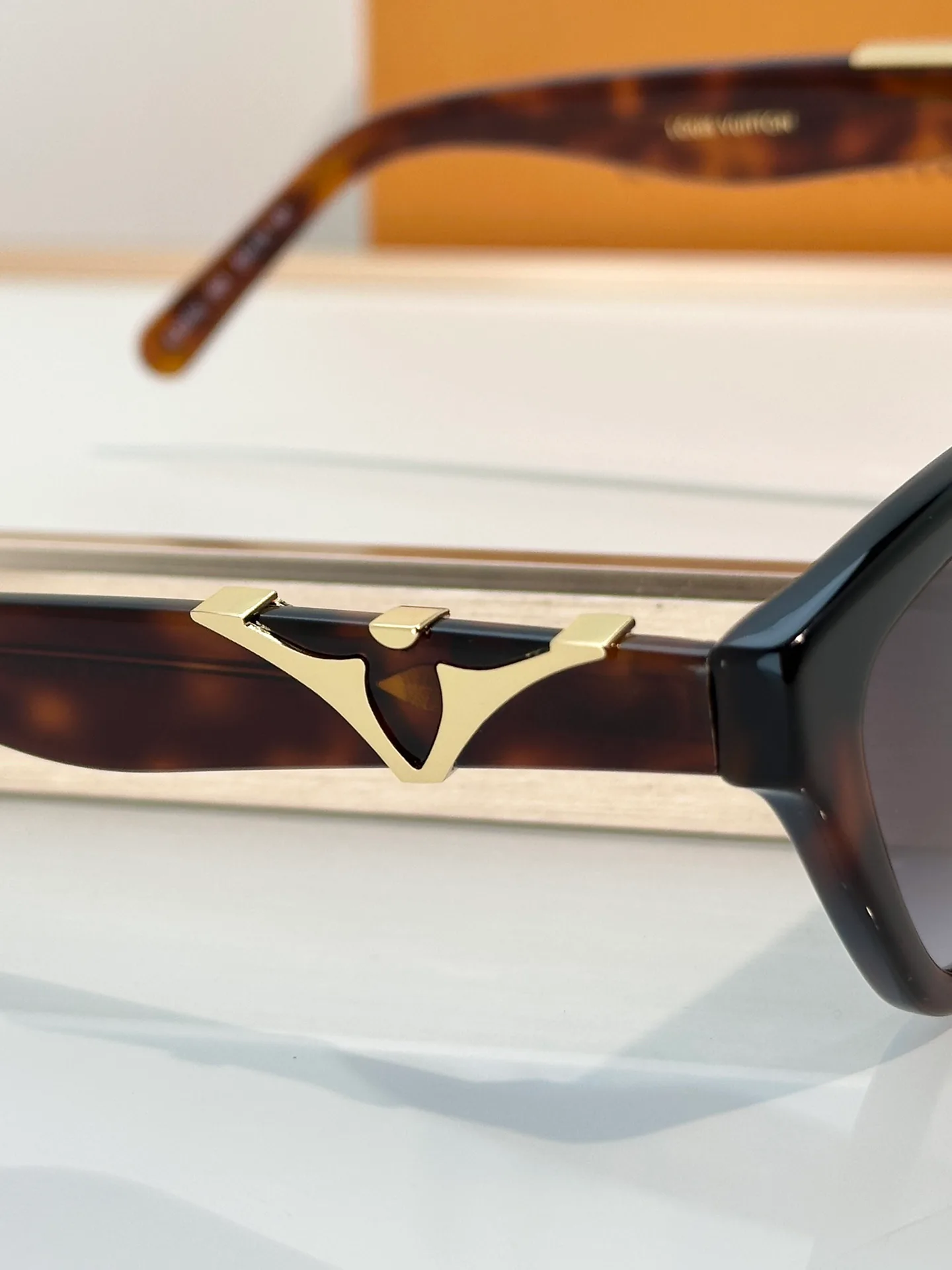 Glasses LOUIS VUITTON 18095234