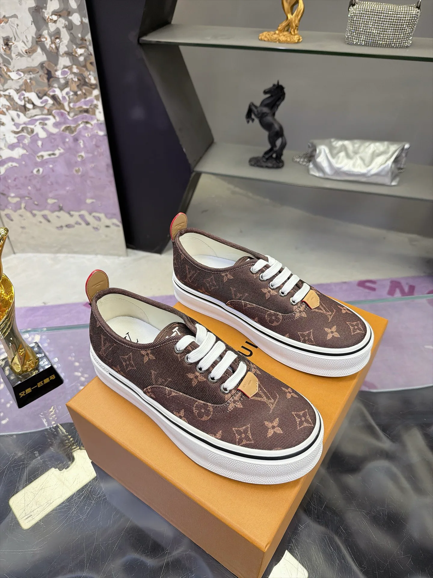 Men's Sneakers LOUIS VUITTON 17930902