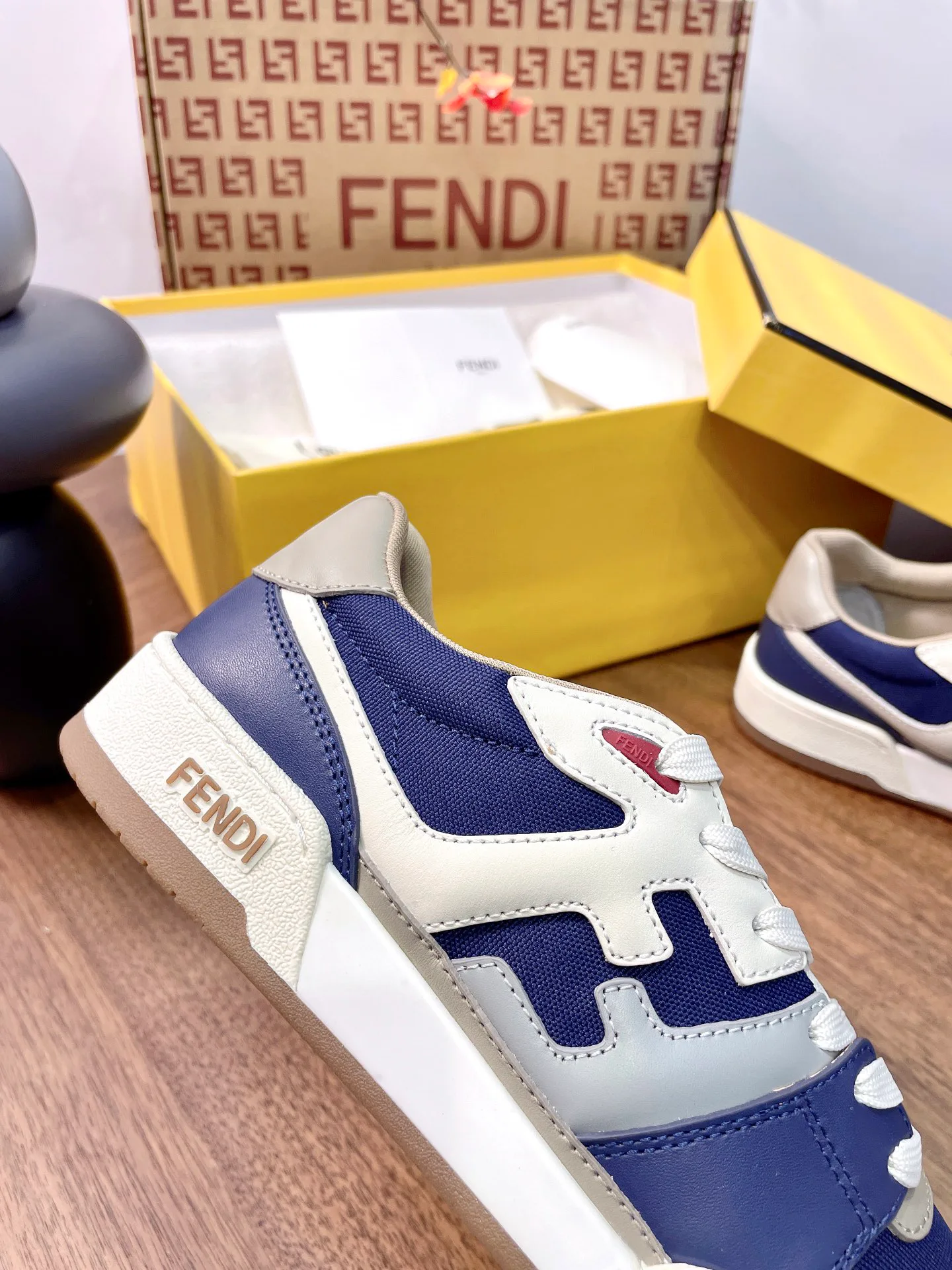 Women's Sneakers FENDI 17957373