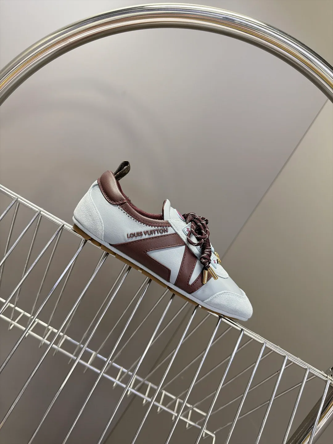 Women's Sneakers LOUIS VUITTON 18005457