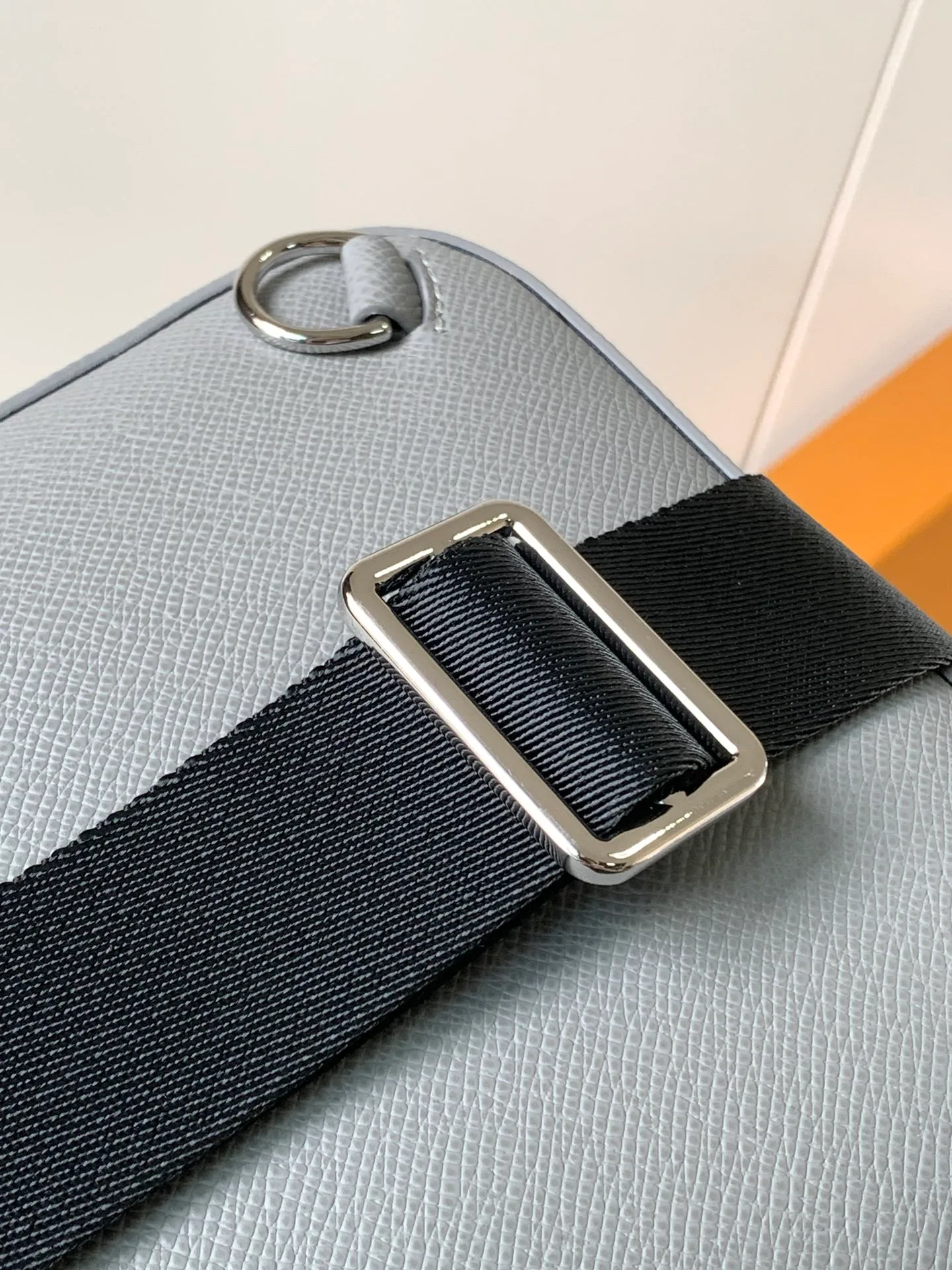 Women's Shoulder Bags LOUIS VUITTON 17948724