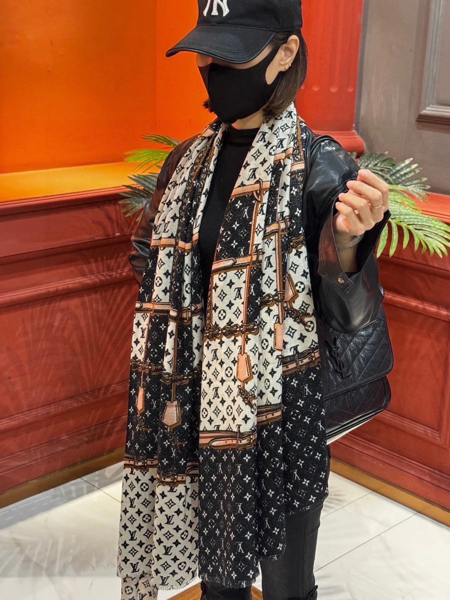 Scarves LOUIS VUITTON 17673157