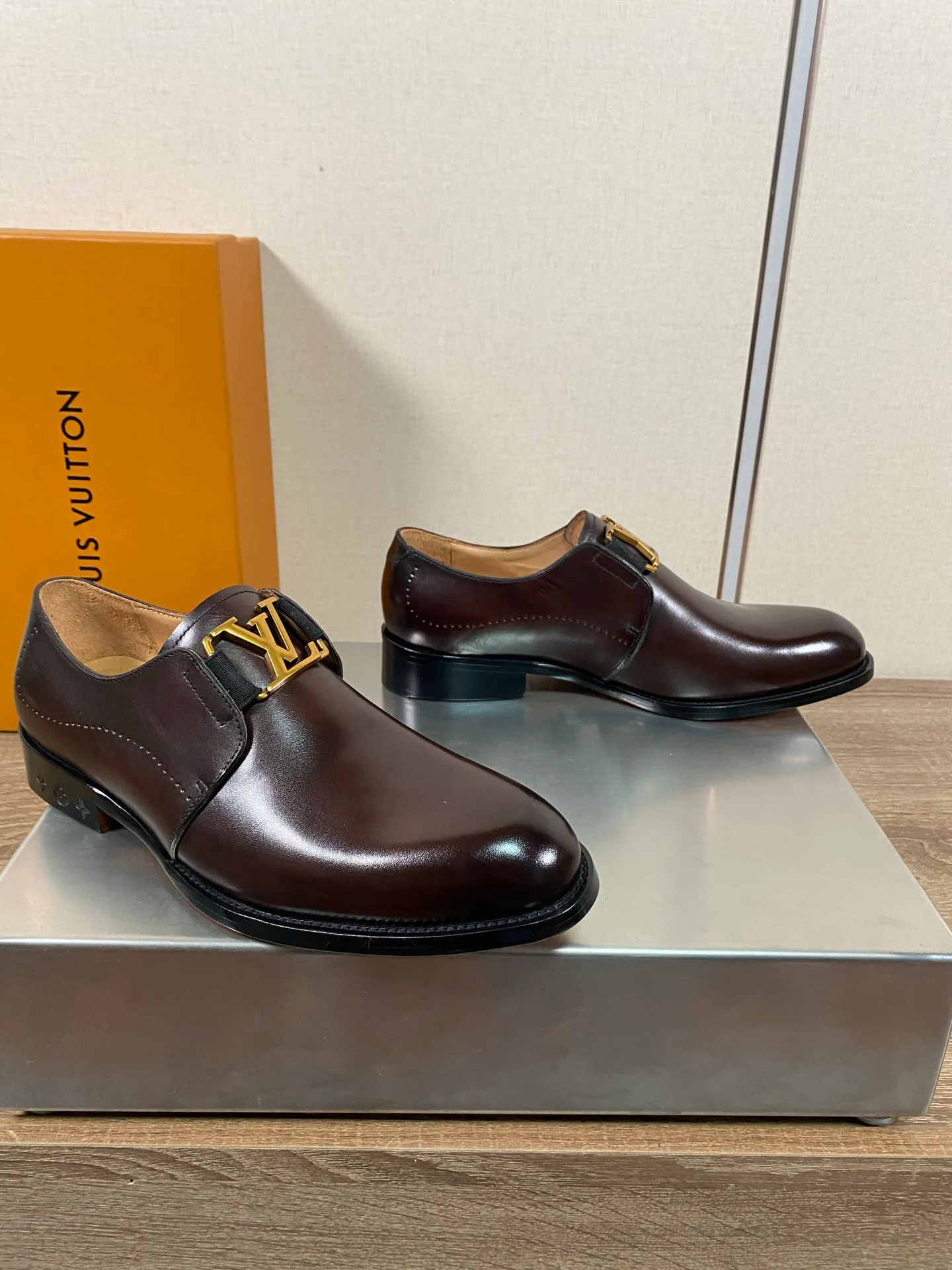 Men's Loafers And Dress Shoes LOUIS VUITTON 18078689