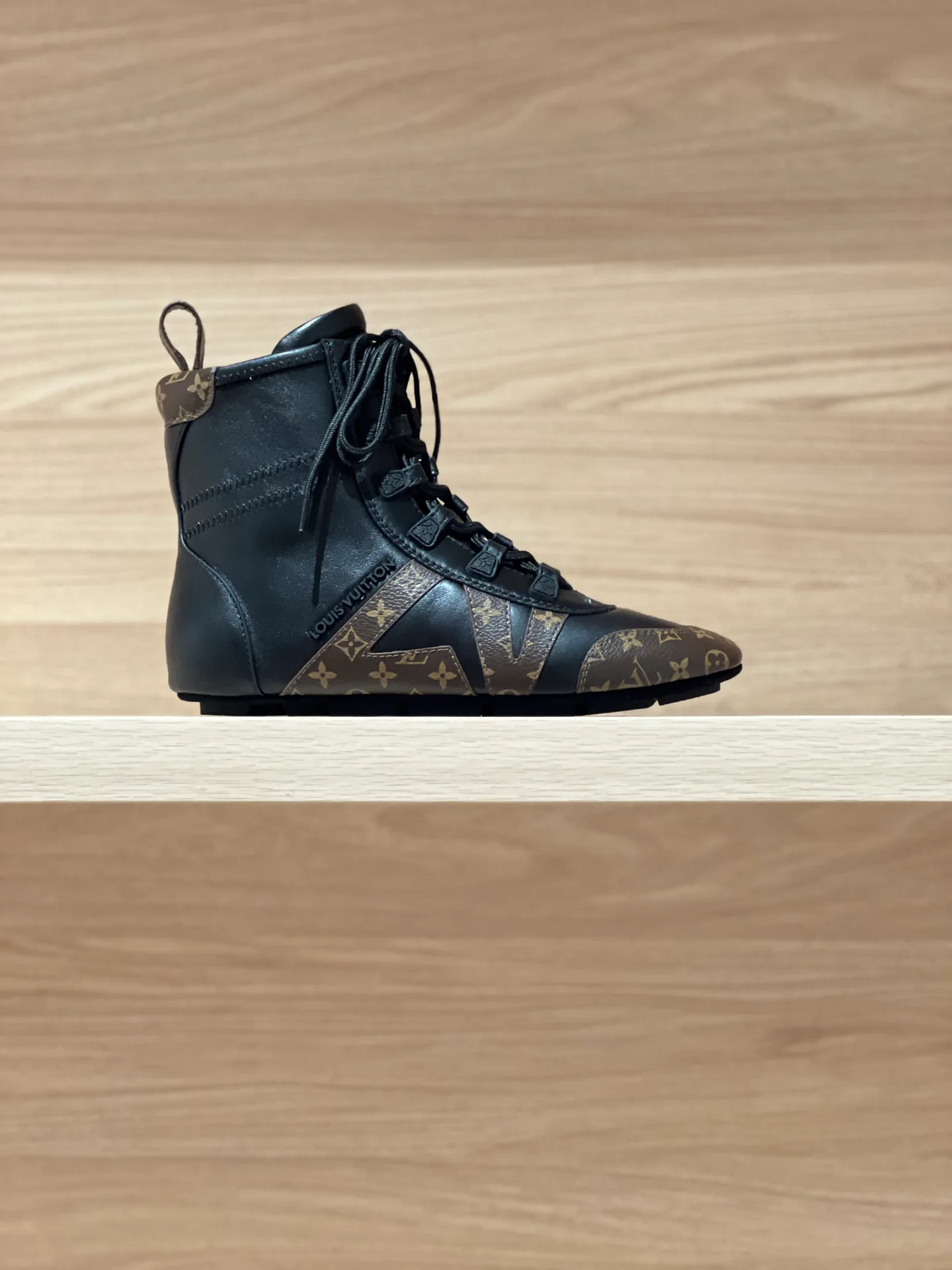 Women's Sneakers LOUIS VUITTON 18194174