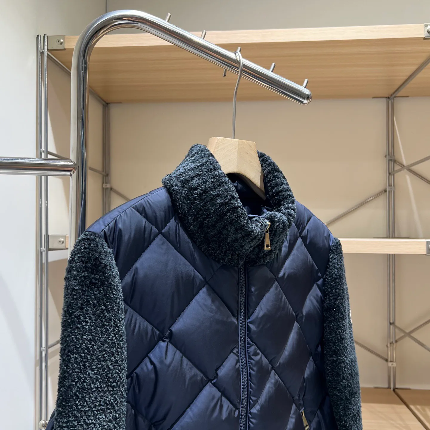 Women's Jackets And Down Jackets MONCLER 18188619