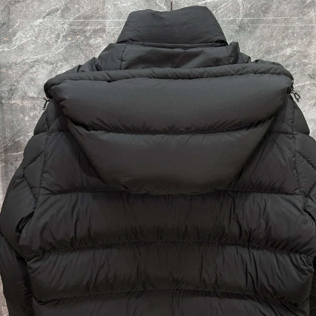 Women's Jackets And Down Jackets MONCLER 18134087