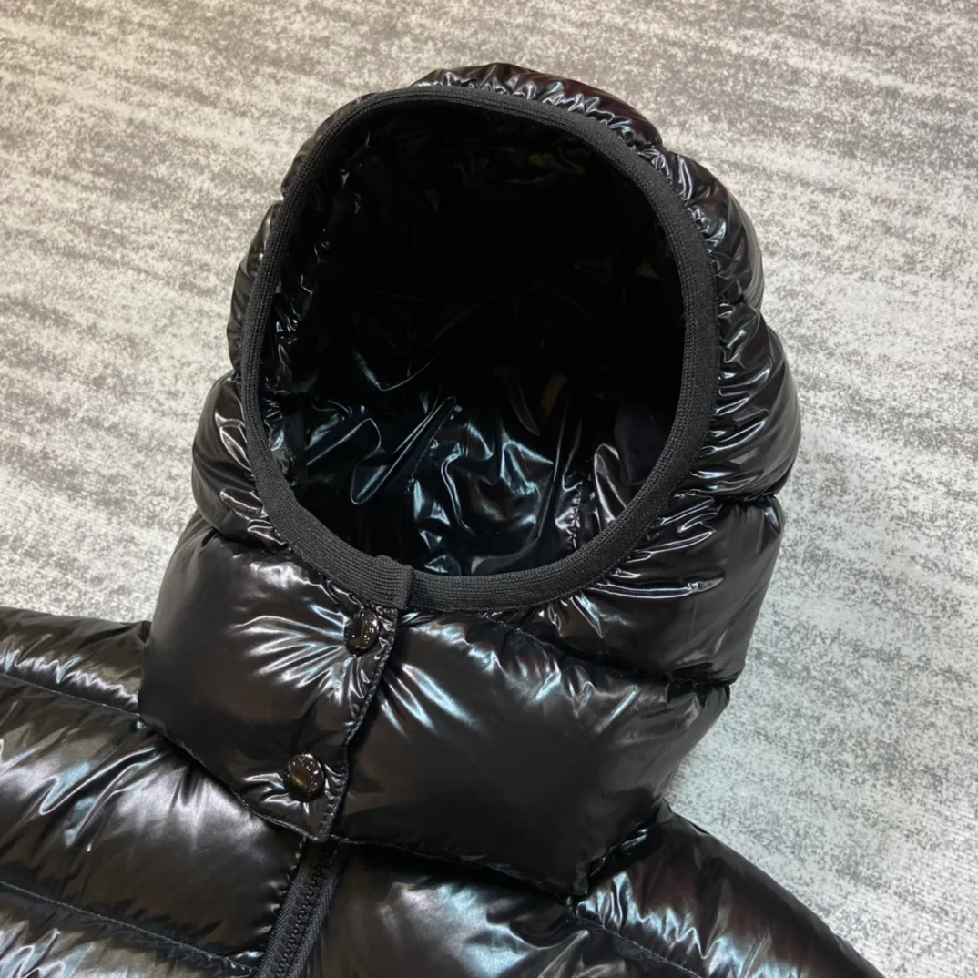 Women's Jackets And Down Jackets MONCLER 18354304