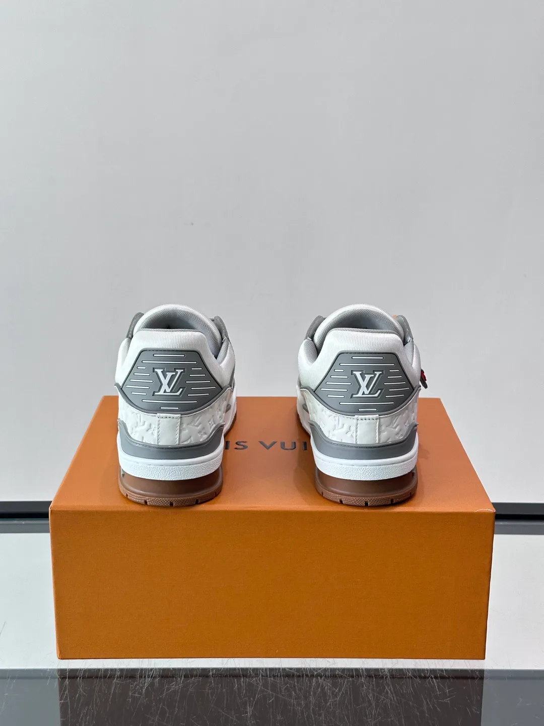 Men's Sneakers LOUIS VUITTON 17982456