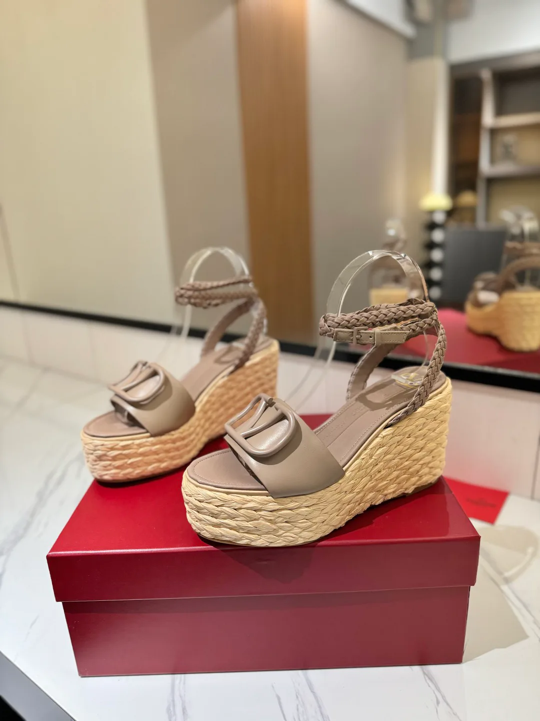 Women's Open-Toe Sandals VALENTINO 17946614