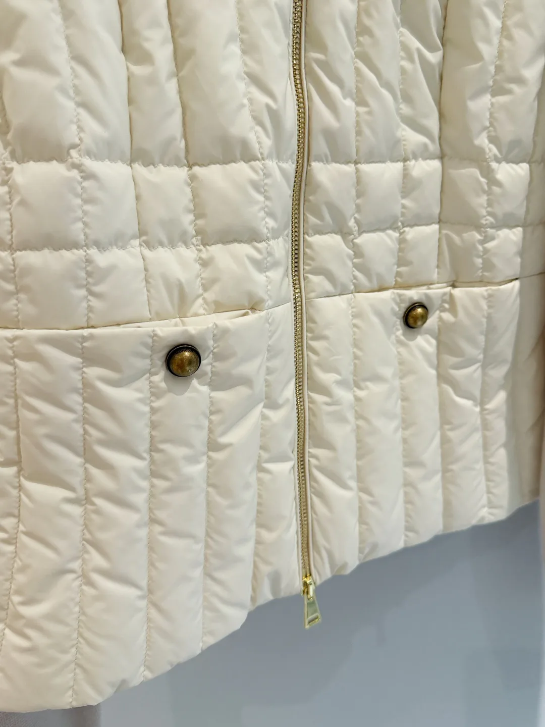 Women's Jackets And Down Jackets MONCLER 18184927