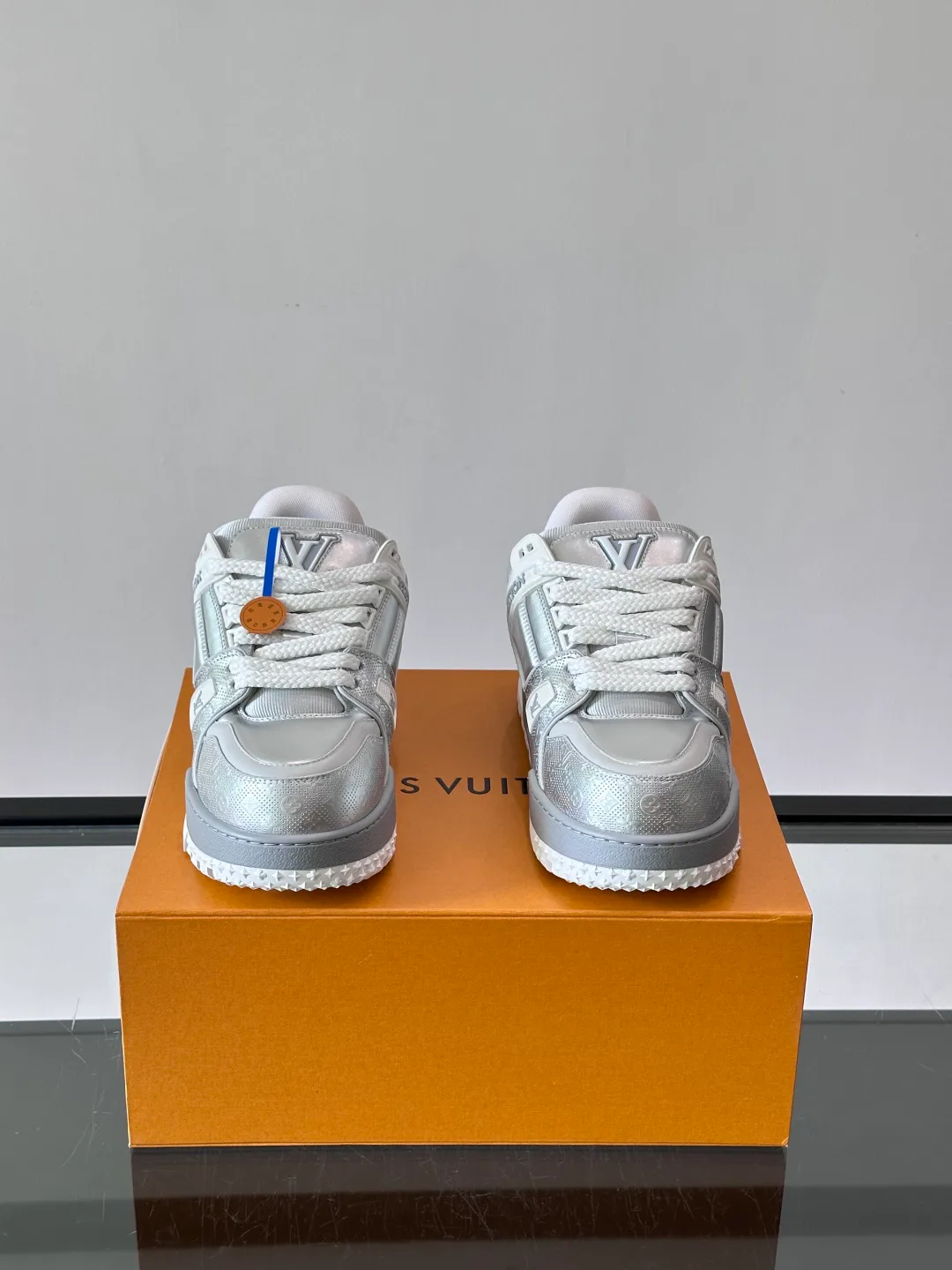Women's Sneakers LOUIS VUITTON 17869462
