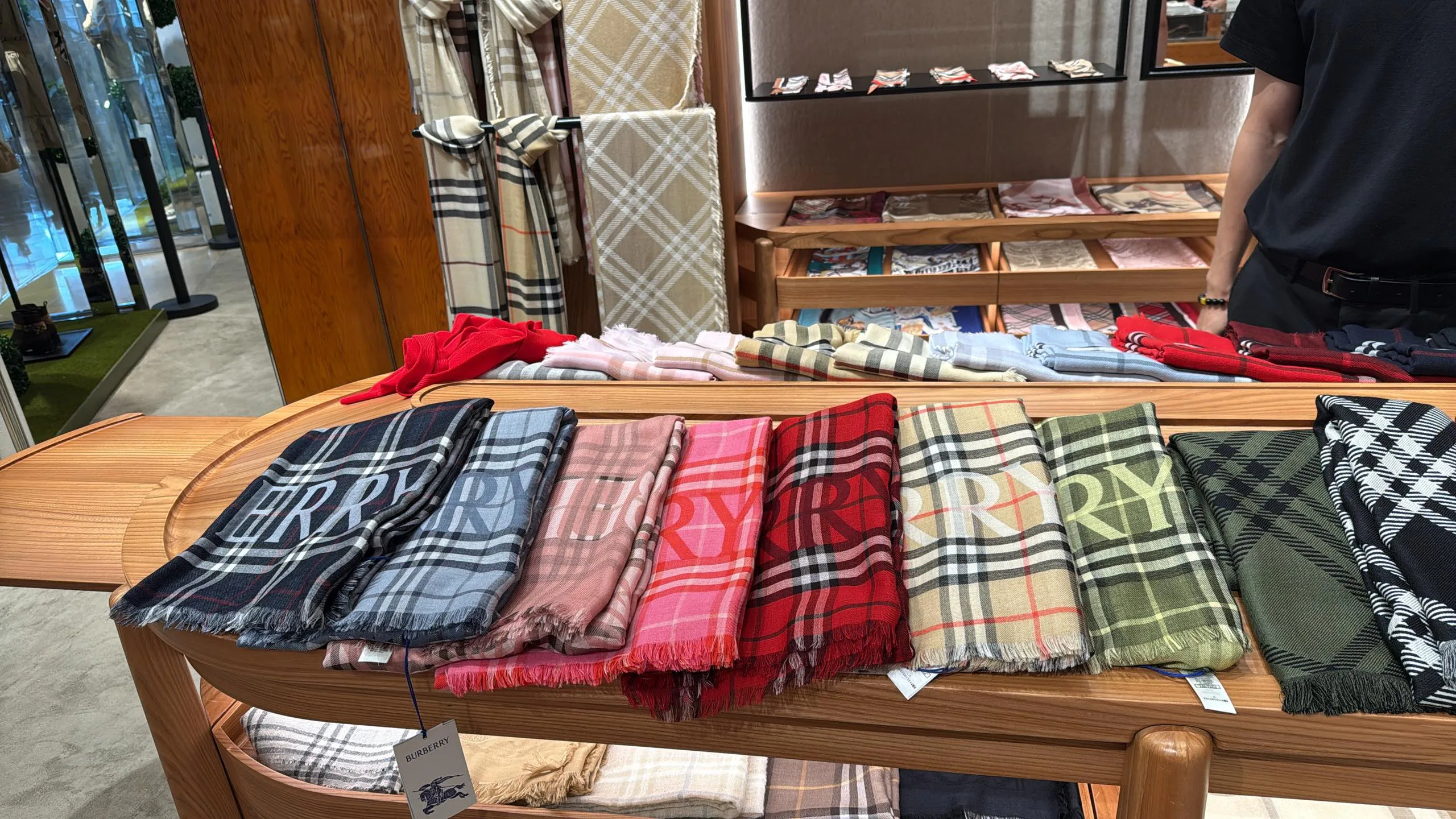 Scarves BURBERRY 18093310