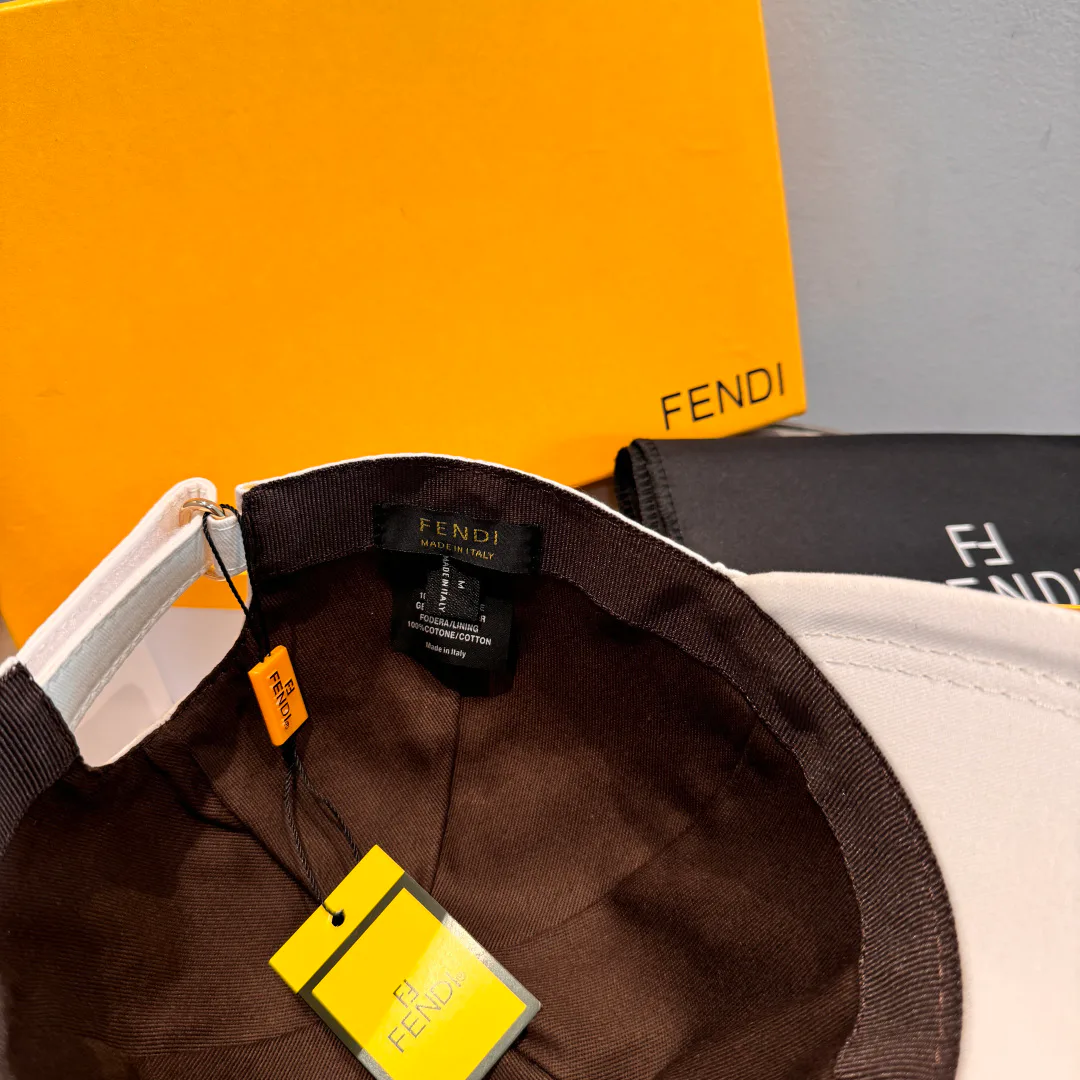 Hats FENDI 17515237