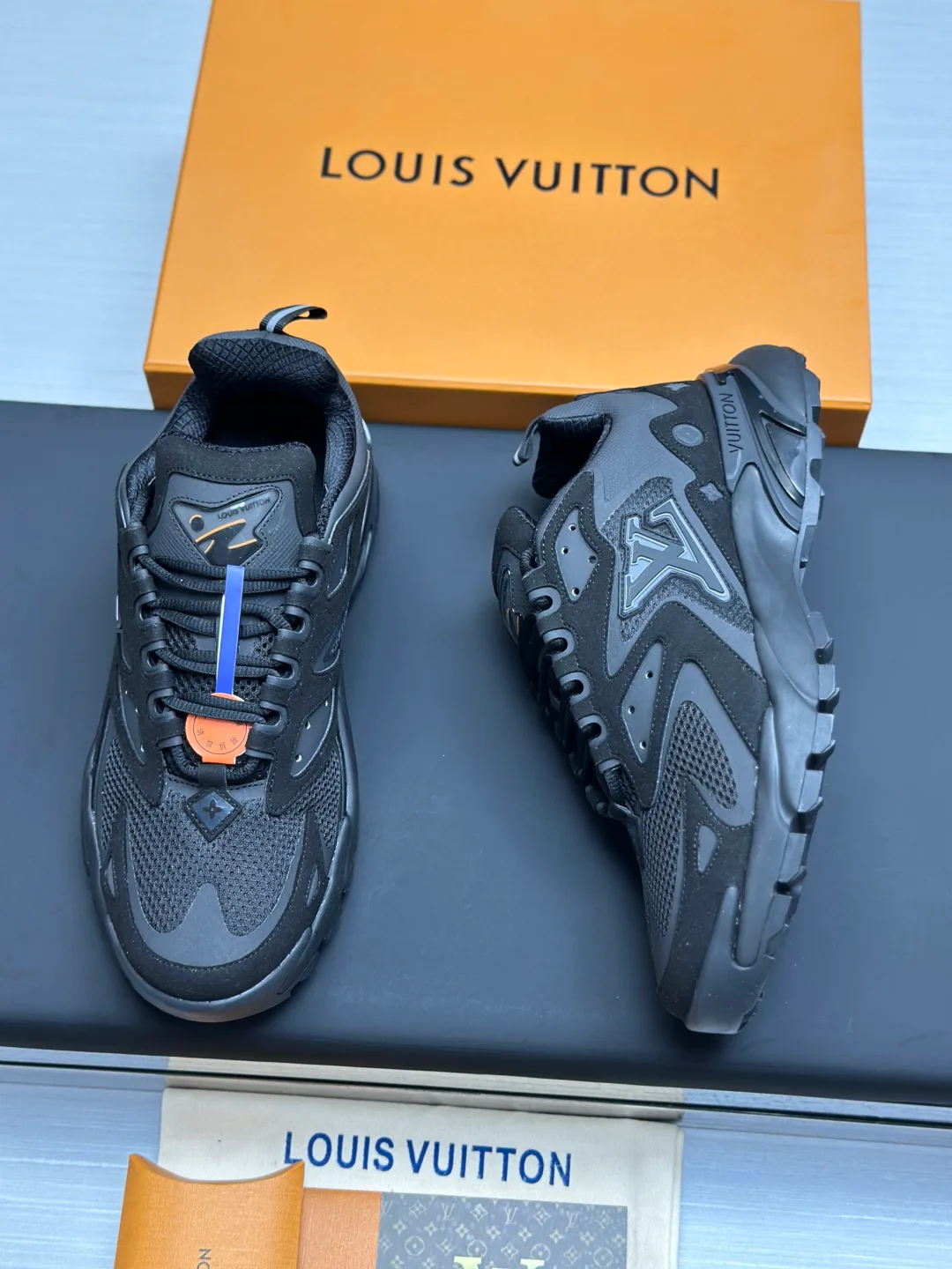 Women's Sneakers LOUIS VUITTON 18211982
