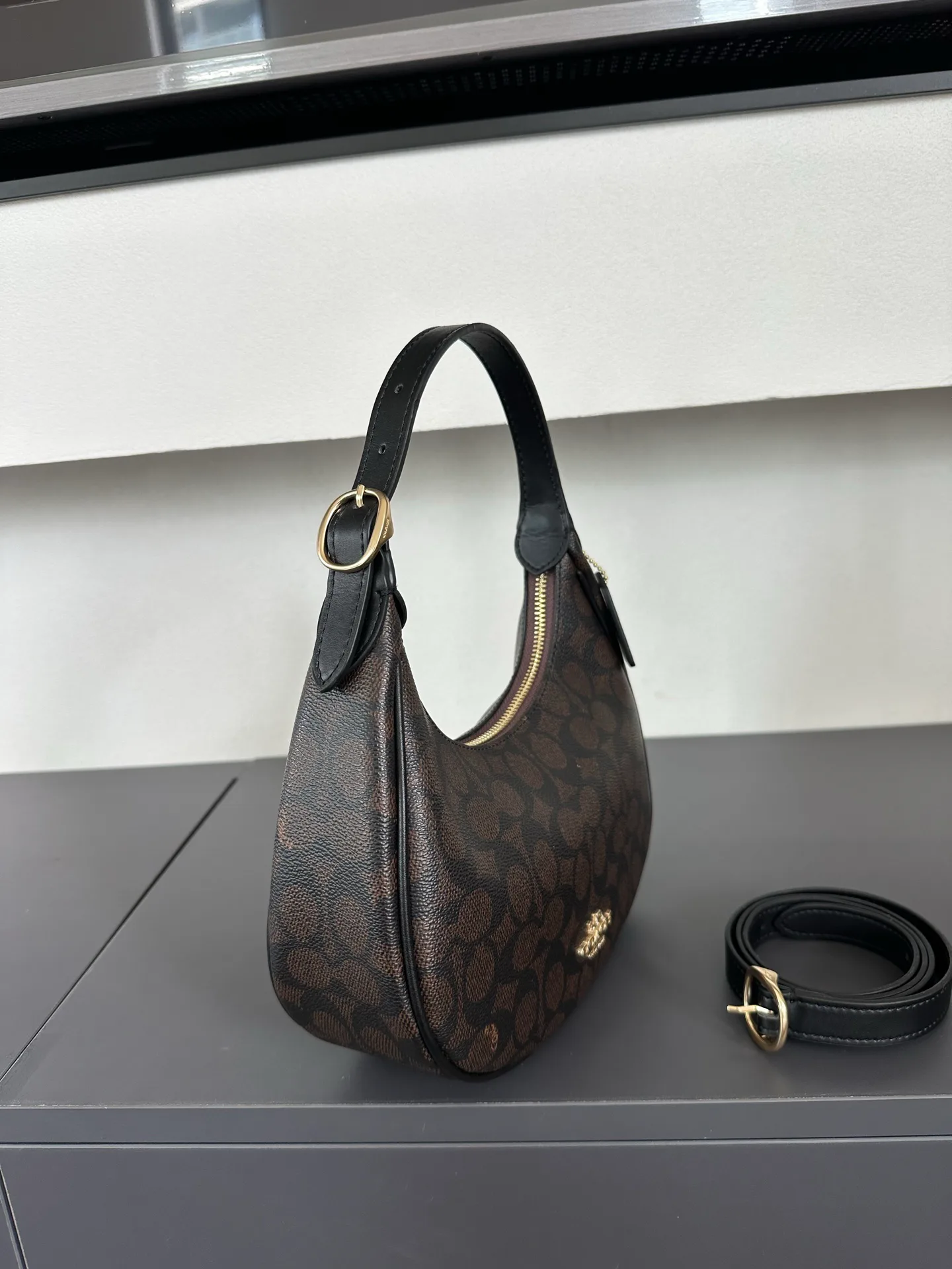 Women's Classic Handbags COACH 17960984