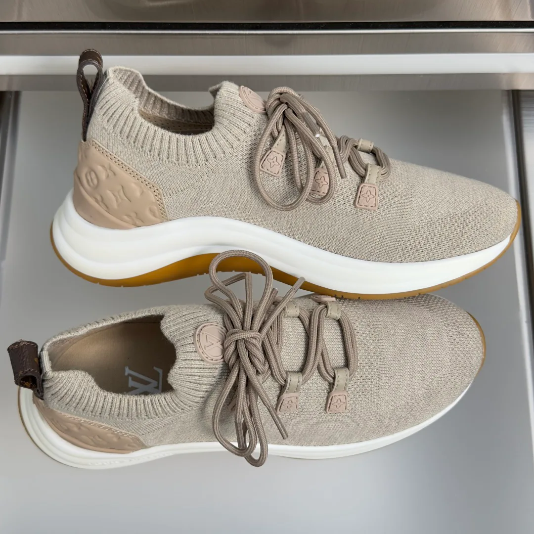 Women's Sneakers LOUIS VUITTON 17950536