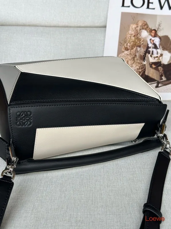 Women's Classic Handbags LOEWE 17271514
