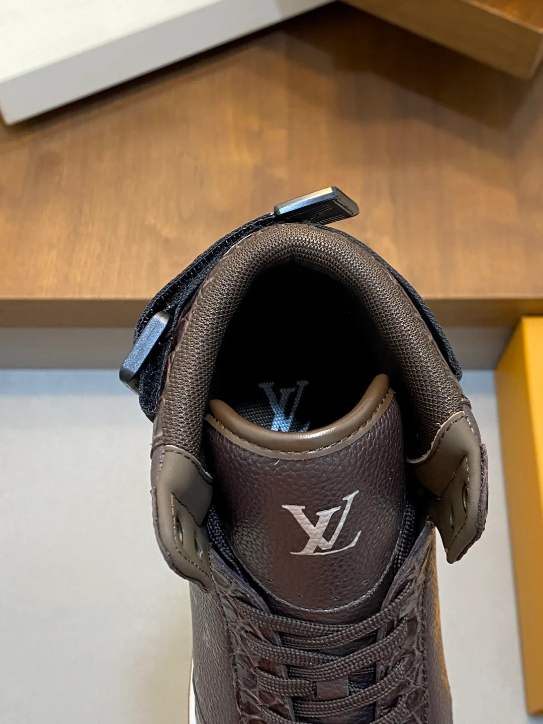 Men's Sneakers LOUIS VUITTON 18265102