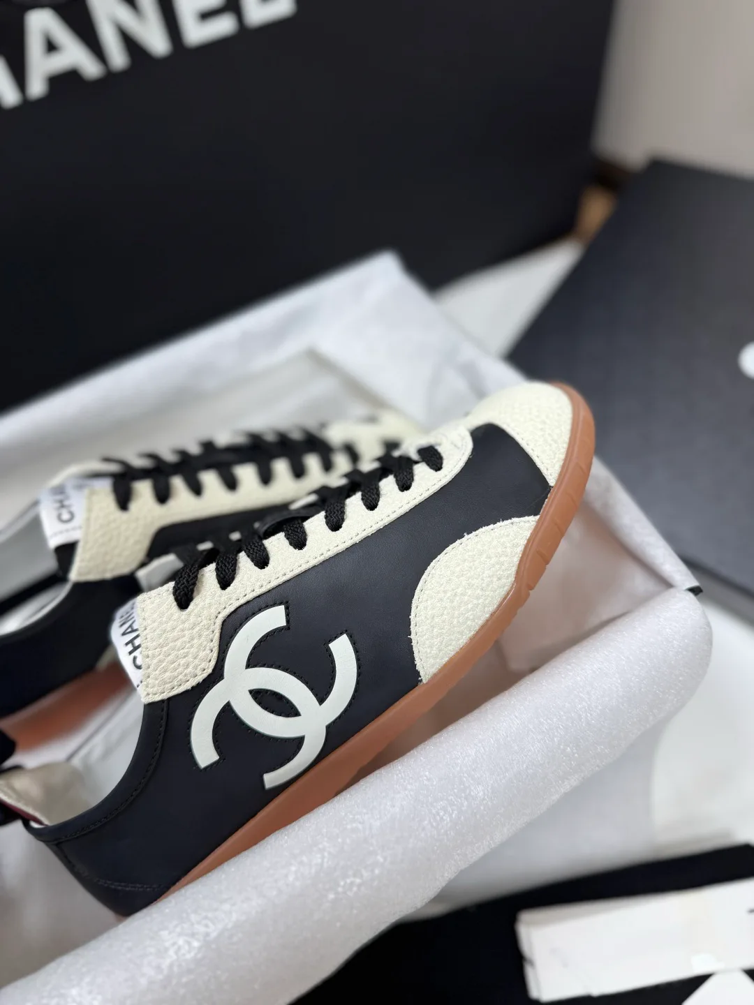 Women's Sneakers CHANEL 18223892