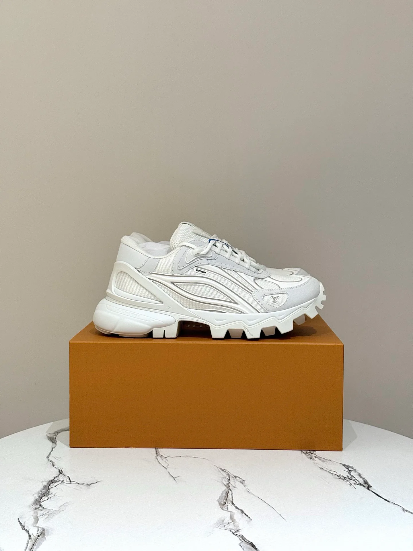 Women's Sneakers LOUIS VUITTON 17872796