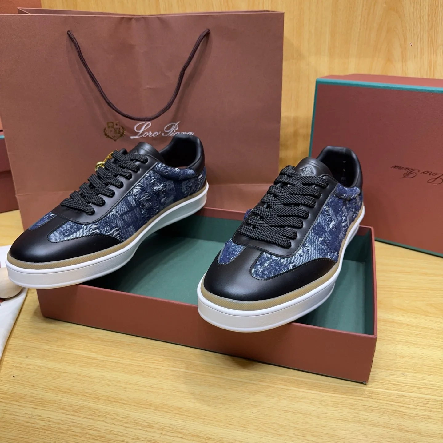 Women's Sneakers LORO PIANA 18263649