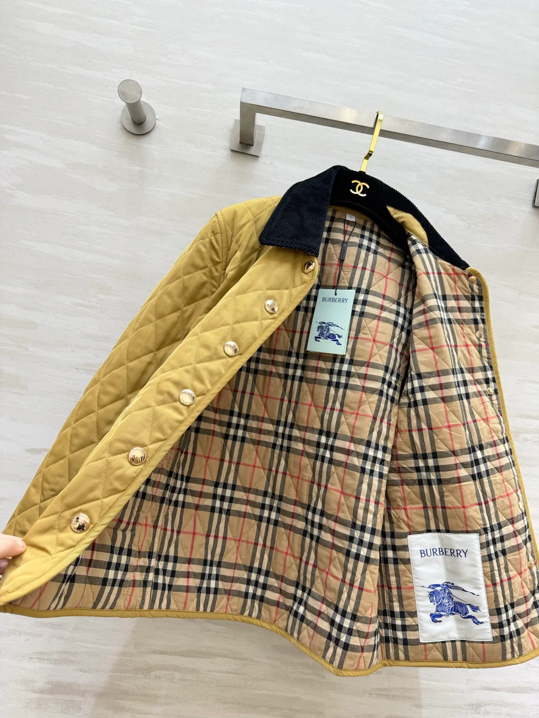 Women's Jackets And Down Jackets BURBERRY 18478809
