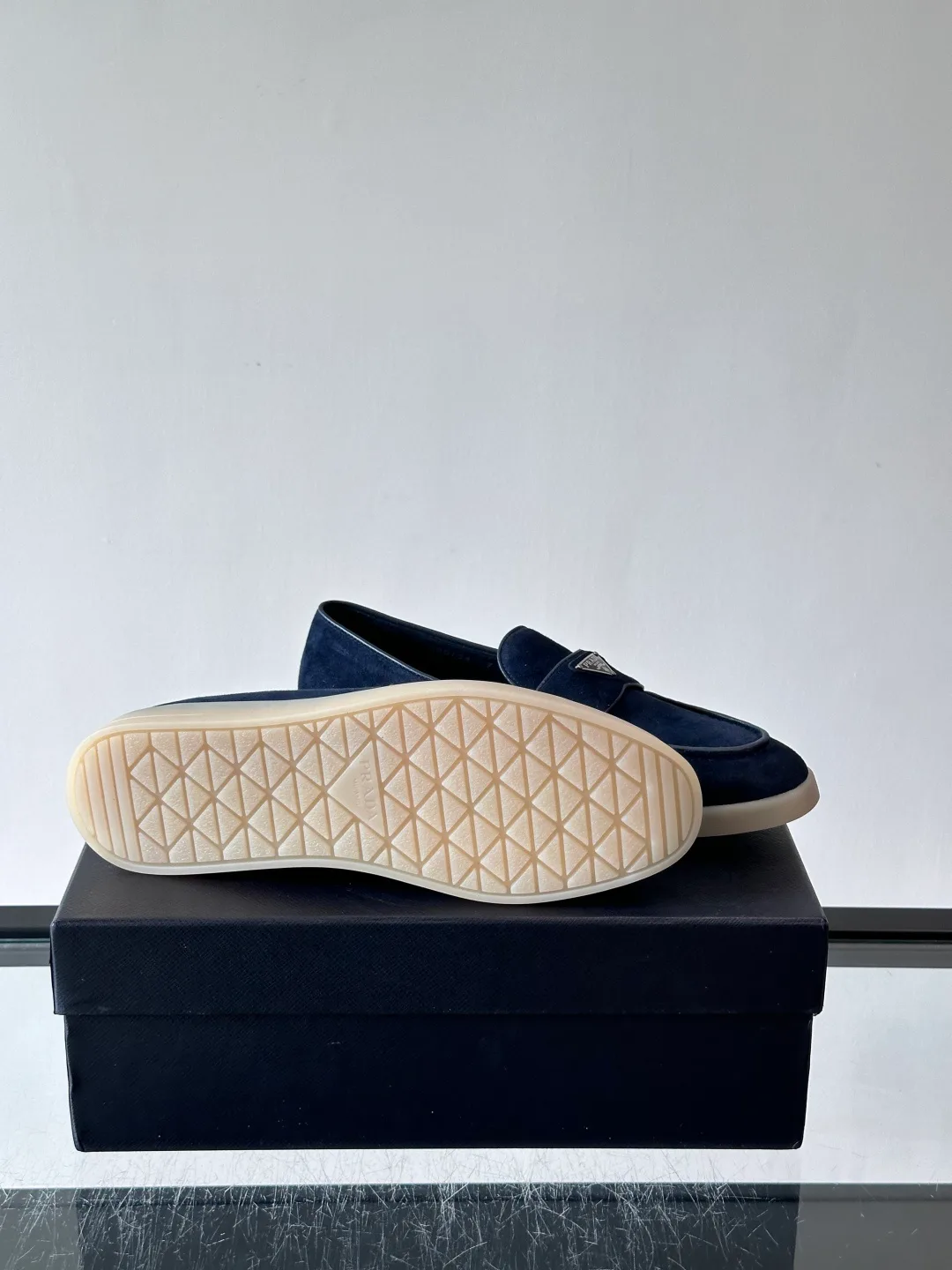 Men's Loafers And Dress Shoes PRADA 18102309