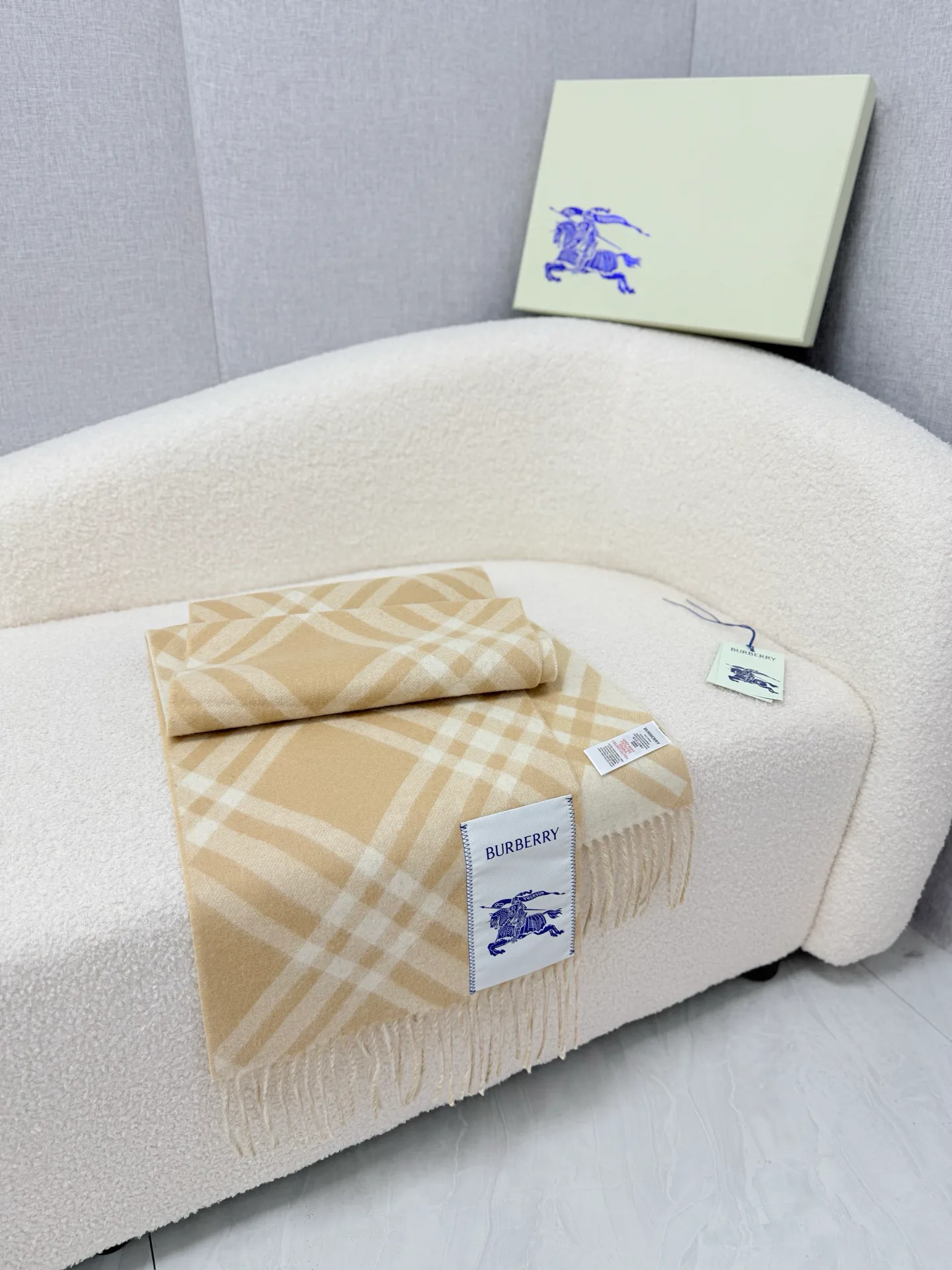 Scarves BURBERRY 18322320