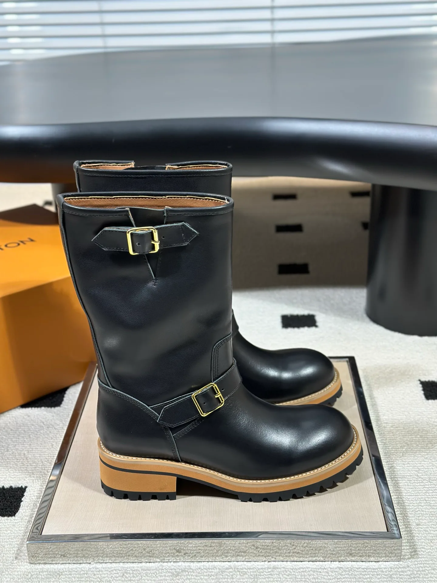 Ботинки Женские Louis Vuitton 18638536