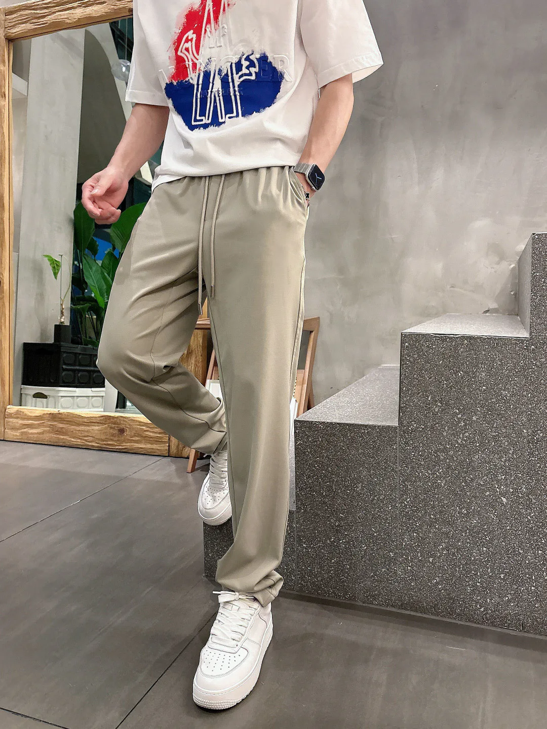 Men's Trousers MONCLER 18097668