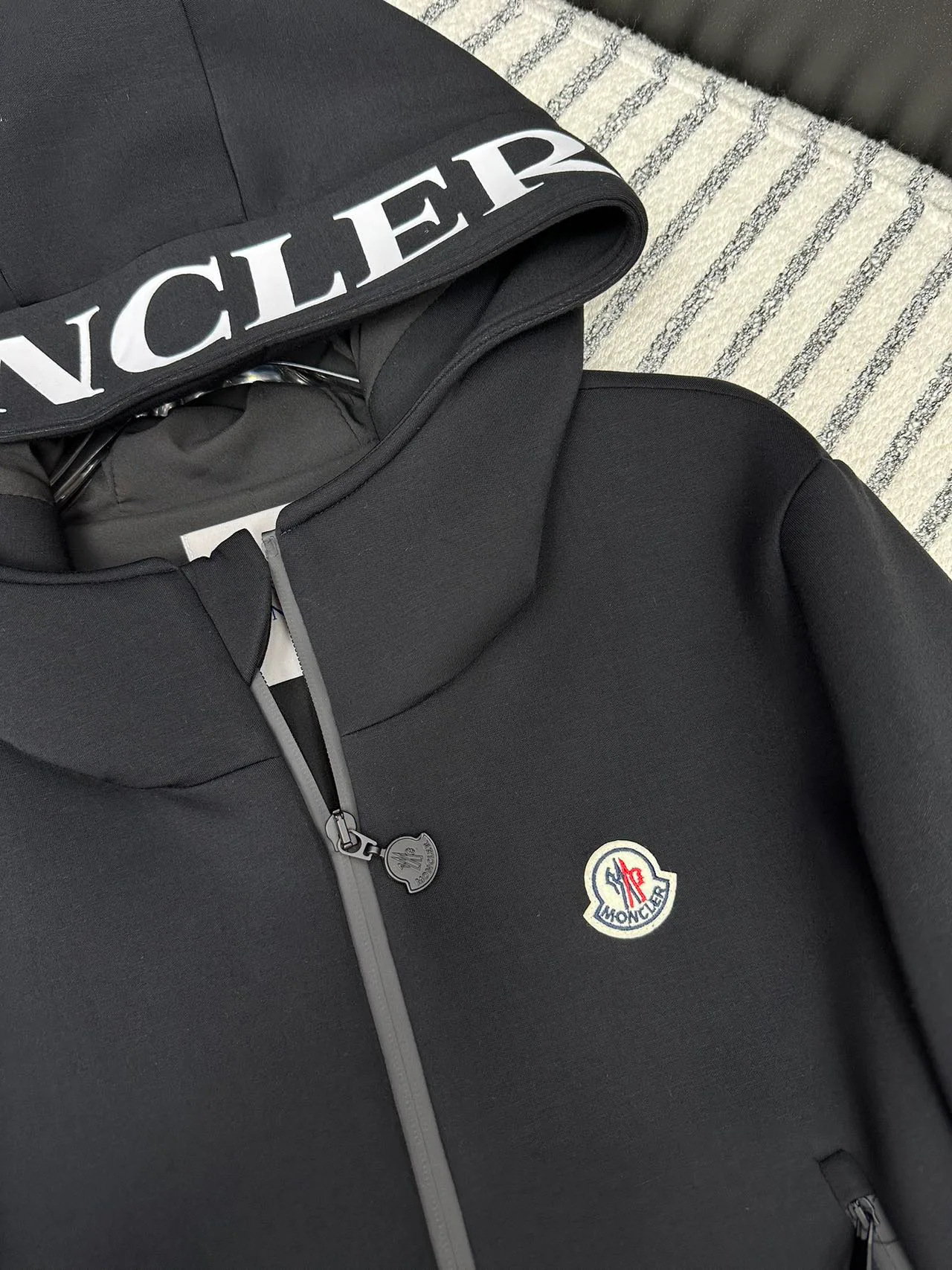 Women's Jackets And Down Jackets MONCLER 17898979