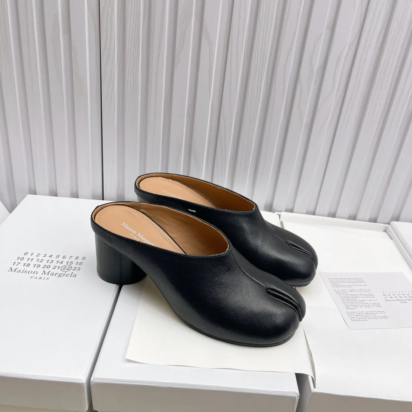 Women's Mules And Clogs MAISON MARGIELA 18104519