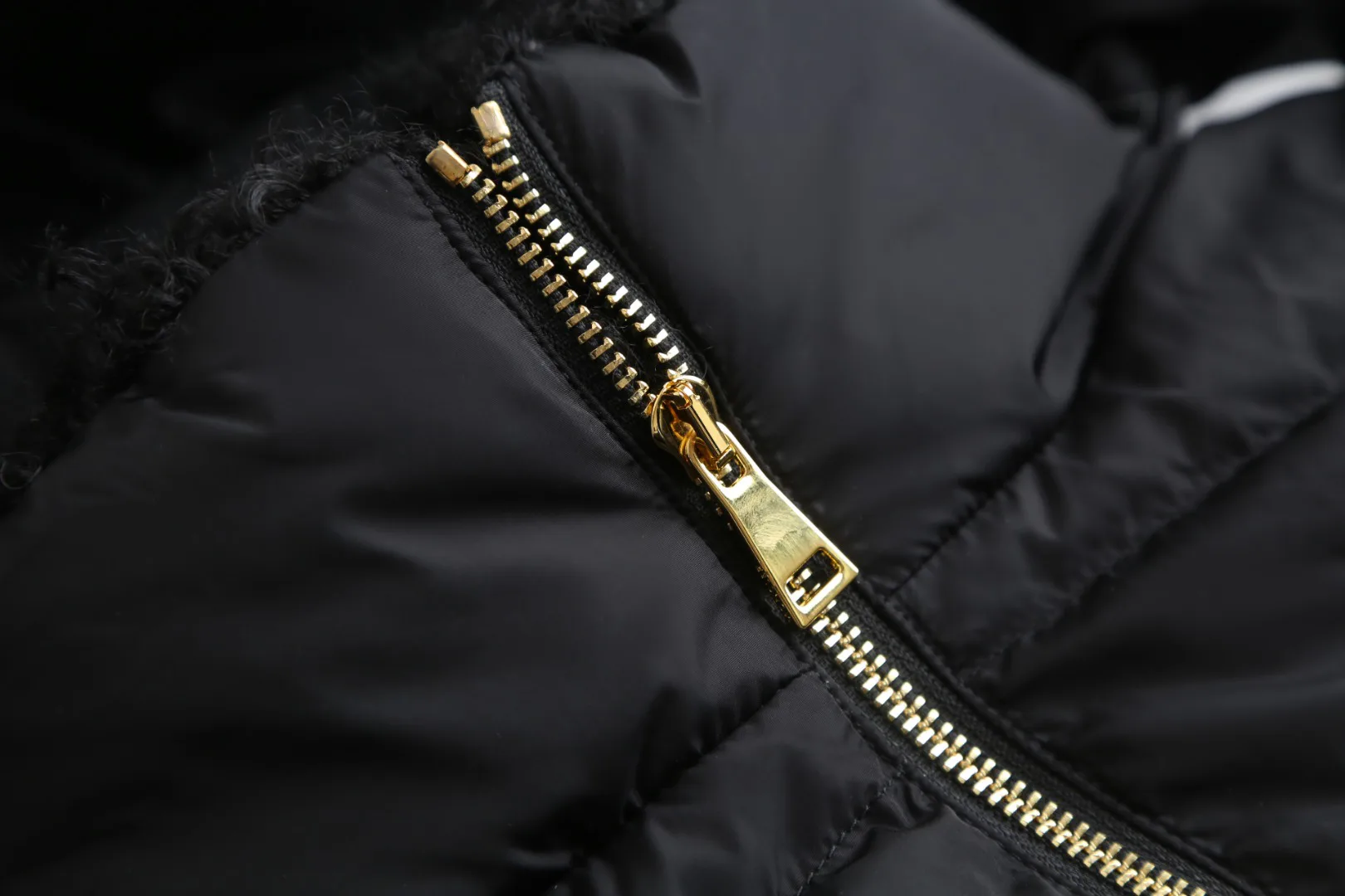 Women's Jackets And Down Jackets MONCLER 18022548
