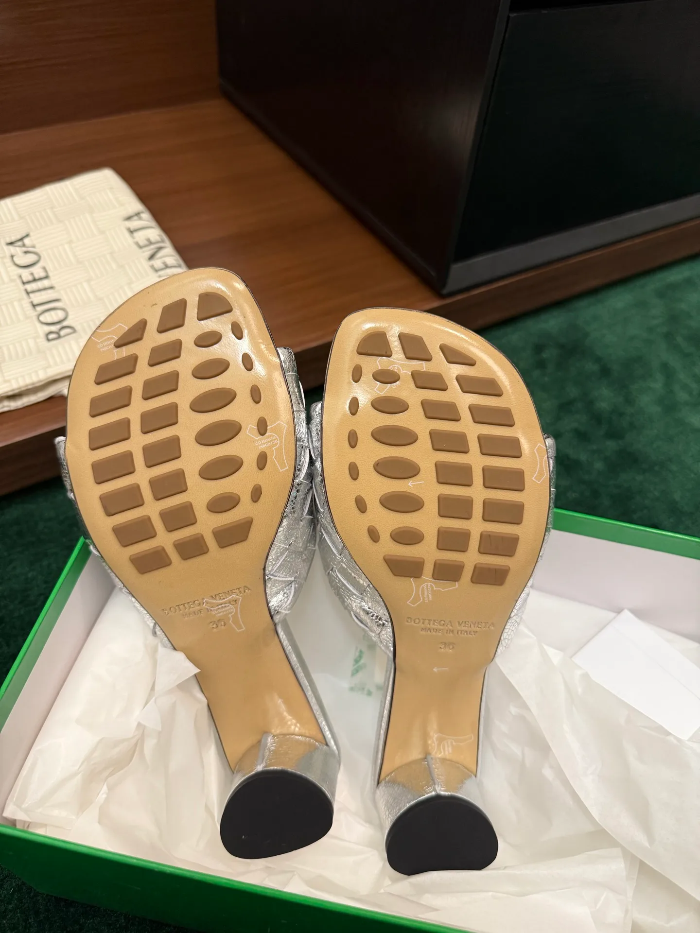 Women's Mules And Clogs BOTTEGA VENETA 17386143
