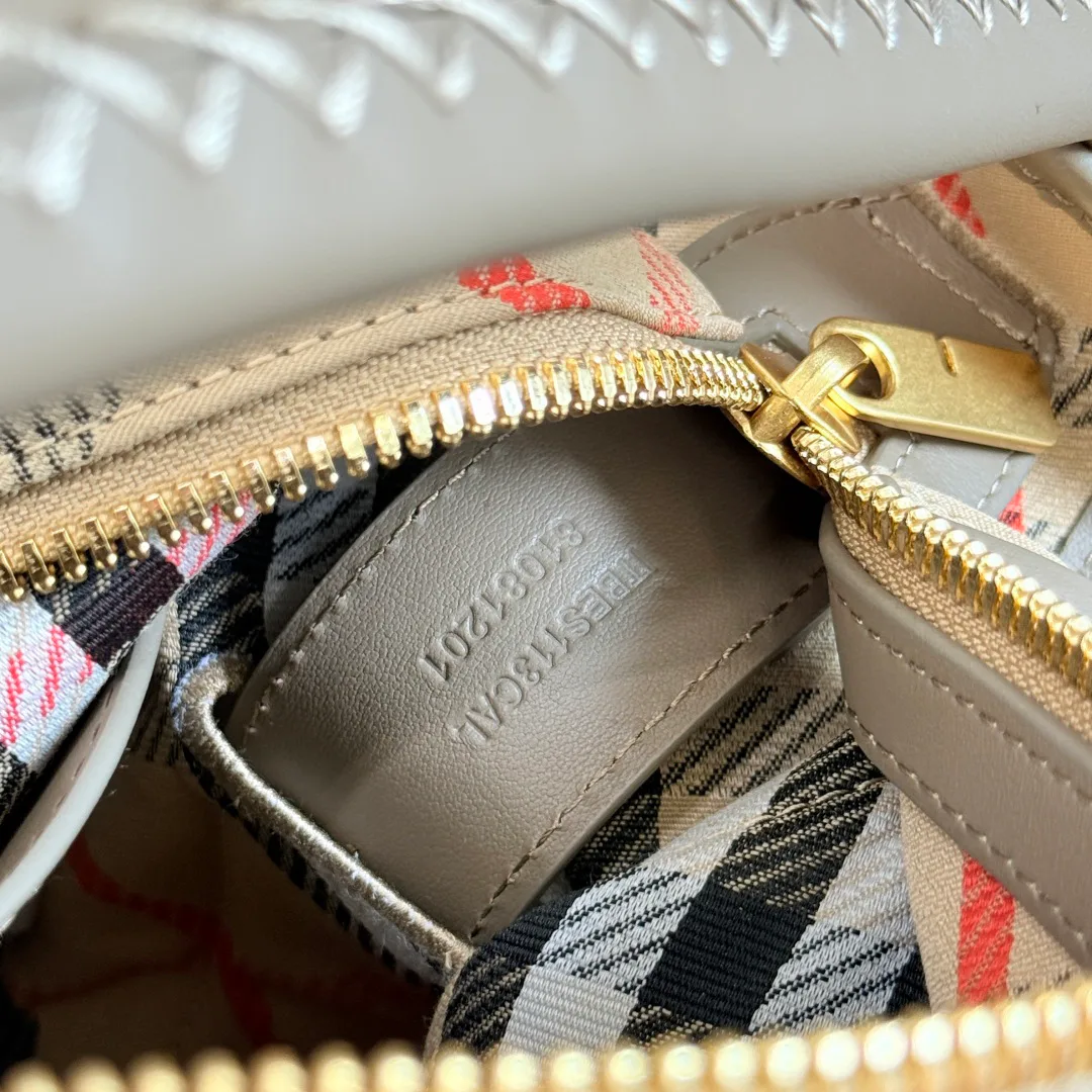 Women's Shoulder Bags BURBERRY 16993935