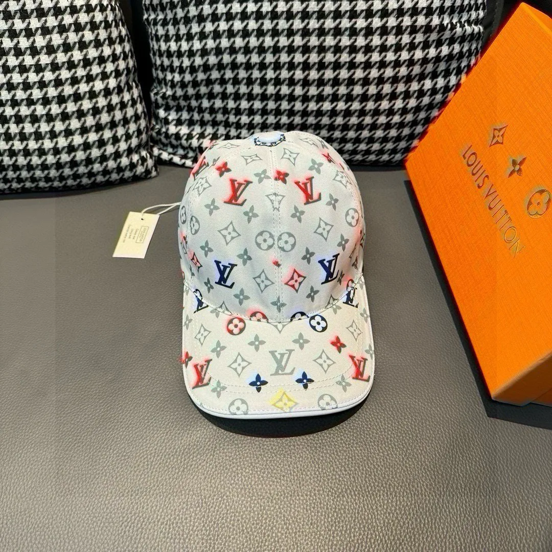 Hats LOUIS VUITTON 18347074