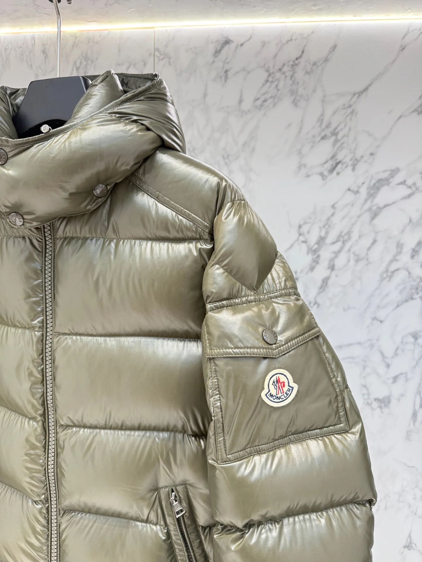 Women's Jackets And Down Jackets MONCLER 18048715