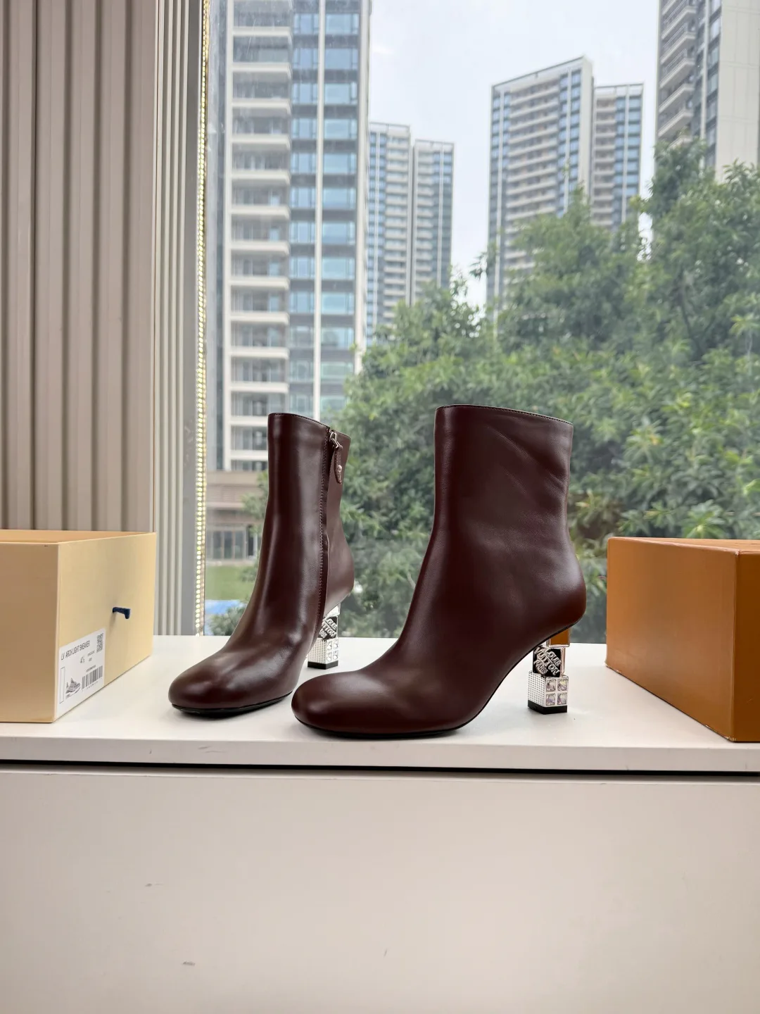 Women's Booties LOUIS VUITTON 17940261