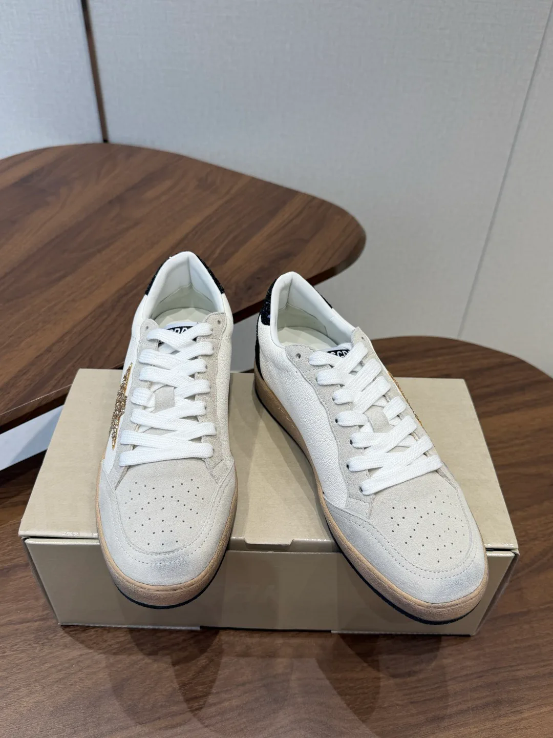Women's Sneakers GOLDEN GOOSE 18357253