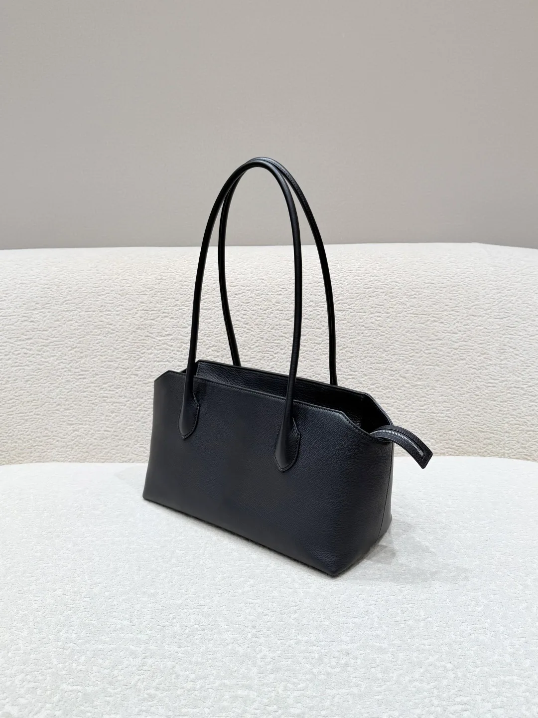 Women's Classic Handbags THE ROW 18070672