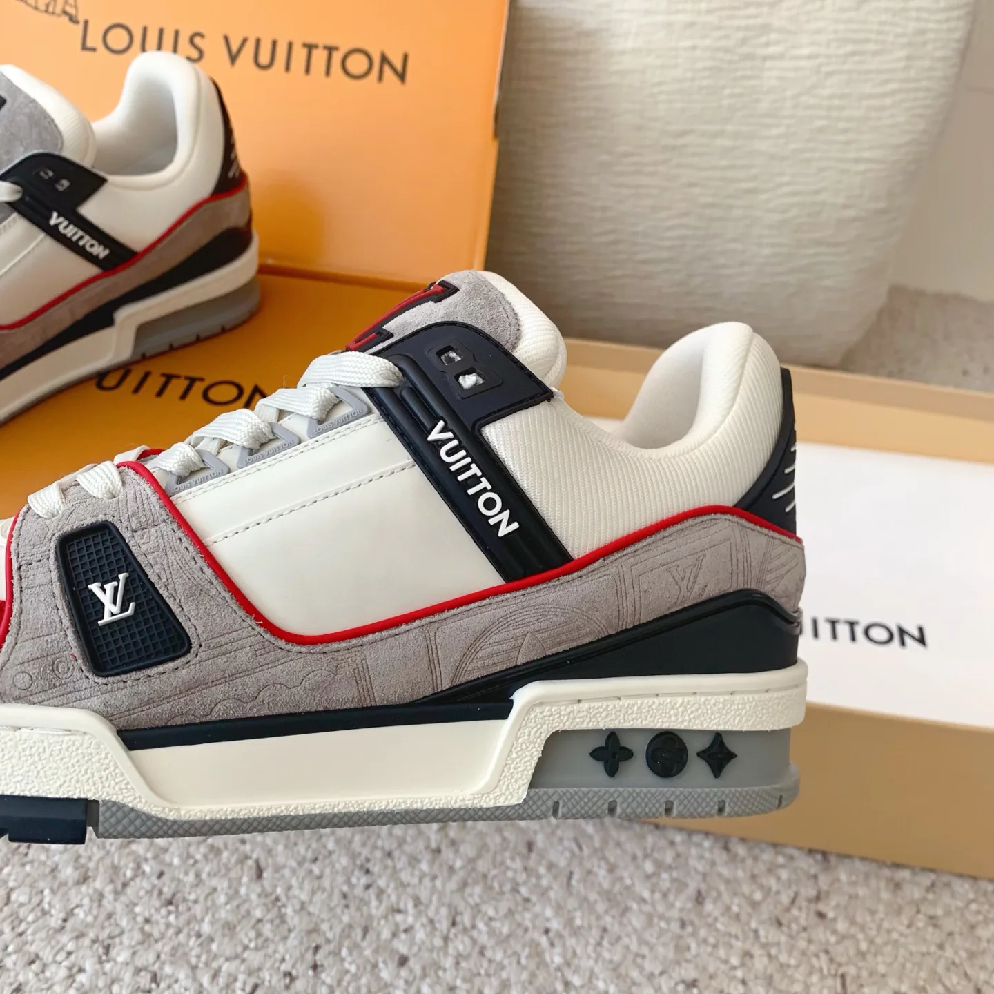 Men's Sneakers LOUIS VUITTON 18258376
